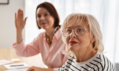 Seniorze! Nie oddawaj nikomu swych pieniędzy. Rybnicka policja zaprasza na debatę - Serwis informacyjny z Raciborza - naszraciborz.pl