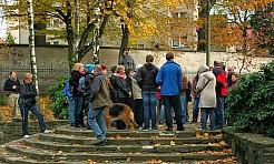 Przewodnik czekał... w parku Kozie Góry - Serwis informacyjny z Wodzisławia Śląskiego - naszwodzislaw.com