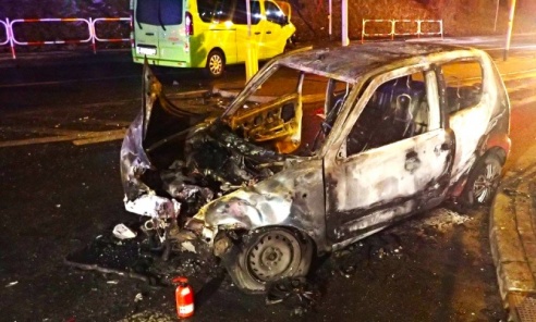 Policja poszukuje świadków wypadku, w którym spłonął samochód - Serwis informacyjny z Wodzisławia Śląskiego - naszwodzislaw.com