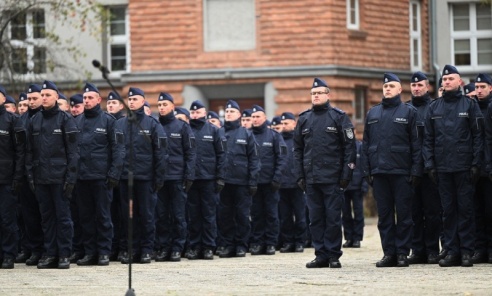 Uroczyste ślubowanie nowych policjantów  - Serwis informacyjny z Wodzisławia Śląskiego - naszwodzislaw.com