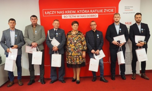 Odznaczenia Ministra Zdrowia dla Krwiodawców z raciborskiego Centrum Krwiodawstwa - Serwis informacyjny z Wodzisławia Śląskiego - naszwodzislaw.com