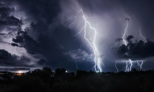 Ostrzeżenie drugiego stopnia przed burzami. Wieczorem nad region mogą nadejść gwałtowne zjawiska Ostrzeżenie drugiego stopnia przed burzami. Wieczorem nad region mogą nadejść gwałtowne zjawiska - Serwis informacyjny z Wodzisławia Śląskiego - naszwodzislaw.com
