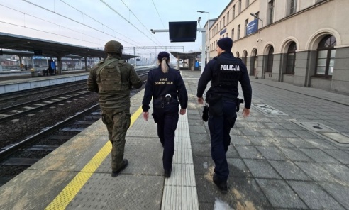 Rybniccy policjanci prowadzą działania podczas operacji TOR Rybniccy policjanci prowadzą działania podczas operacji TOR - Serwis informacyjny z Wodzisławia Śląskiego - naszwodzislaw.com