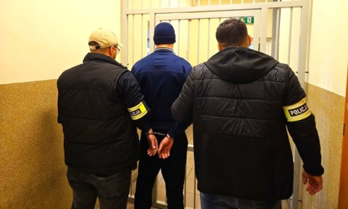 Zatrzymany podczas kontroli. Miał trzy zakazy i był poszukiwany. Mieszkaniec powiatu rybnickiego trafił za kratki Zatrzymany podczas kontroli. Miał trzy zakazy i był poszukiwany. Mieszkaniec powiatu rybnickiego trafił za kratki - Serwis informacyjny z Wodzisławia Śląskiego - naszwodzislaw.com