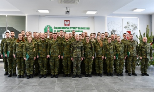 Nowi podoficerowie ŚlOSG odebrali akty mianowania Nowi podoficerowie ŚlOSG odebrali akty mianowania - Serwis informacyjny z Wodzisławia Śląskiego - naszwodzislaw.com