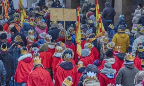 Barwna tradycja na Święto Objawienia Pańskiego. Orszaki Trzech Króli w Rybniku Barwna tradycja na Święto Objawienia Pańskiego. Orszaki Trzech Króli w Rybniku - Serwis informacyjny z Wodzisławia Śląskiego - naszwodzislaw.com