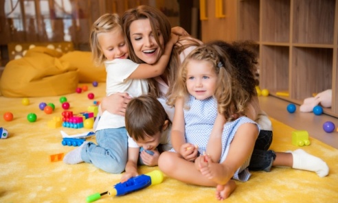 Przebywanie z dziećmi daje Ci radość i nastraja na lepszy dzień? Sprawdź, jak rozpocząć karierę opiekuna w żłobku Przebywanie z dziećmi daje Ci radość i nastraja na lepszy dzień? Sprawdź, jak rozpocząć karierę opiekuna w żłobku - Serwis informacyjny z Wodzisławia Śląskiego - naszwodzislaw.com