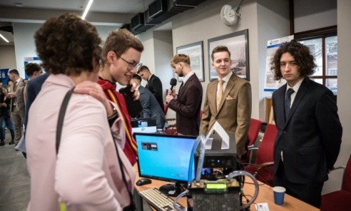 Młodzi inżynierowie po raz pierwszy na Zamku Piastowskim. Jubileuszowy przegląd projektów ANS Racibórz Młodzi inżynierowie po raz pierwszy na Zamku Piastowskim. Jubileuszowy przegląd projektów ANS Racibórz - Serwis informacyjny z Wodzisławia Śląskiego - naszwodzislaw.com