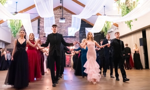 Studniówka Zespołu Szkół Budowlanych w Rybniku w Rudym Lesie Studniówka Zespołu Szkół Budowlanych w Rybniku w Rudym Lesie - Serwis informacyjny z Wodzisławia Śląskiego - naszwodzislaw.com