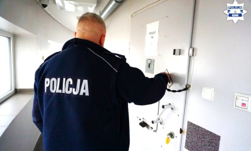 Rybniccy śledczy aresztowali sprawców oszustw na policjanta i na wnuczka Rybniccy śledczy aresztowali sprawców oszustw na policjanta i na wnuczka - Serwis informacyjny z Wodzisławia Śląskiego - naszwodzislaw.com