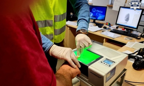 Policjanci zatrzymali sklepowego złodzieja Policjanci zatrzymali sklepowego złodzieja - Serwis informacyjny z Wodzisławia Śląskiego - naszwodzislaw.com