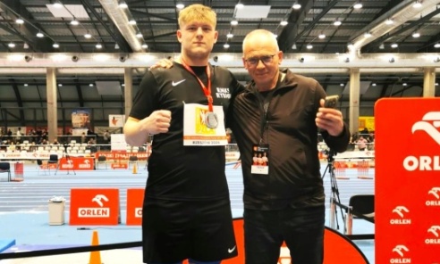 Halowe mistrzostwa Polski w Rzeszowie. Szymon Zając z RMKS Rybnik wicemistrzem kraju Halowe mistrzostwa Polski w Rzeszowie. Szymon Zając z RMKS Rybnik wicemistrzem kraju - Serwis informacyjny z Wodzisławia Śląskiego - naszwodzislaw.com