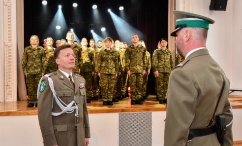 Uroczyste ślubowanie nowych funkcjonariuszy Śląskiego Oddziału Straży Granicznej Uroczyste ślubowanie nowych funkcjonariuszy Śląskiego Oddziału Straży Granicznej - Serwis informacyjny z Wodzisławia Śląskiego - naszwodzislaw.com