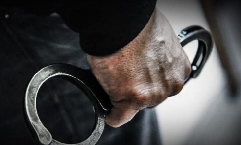 Policyjny strzał w dziesiątkę: Kierowca bez prawka, pasażerowie z wyrokami Policyjny strzał w dziesiątkę: Kierowca bez prawka, pasażerowie z wyrokami - Serwis informacyjny z Wodzisławia Śląskiego - naszwodzislaw.com