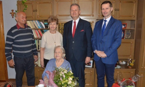 Wiek, który budzi podziw. Pani Justyna Sobel z Jankowic świętuje setne urodziny Wiek, który budzi podziw. Pani Justyna Sobel z Jankowic świętuje setne urodziny - Serwis informacyjny z Wodzisławia Śląskiego - naszwodzislaw.com