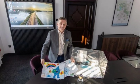 Wodna Skrzynka do Włodarza w Rybniku. Dzieci uczą, jak dbać o wodę Wodna Skrzynka do Włodarza w Rybniku. Dzieci uczą, jak dbać o wodę - Serwis informacyjny z Wodzisławia Śląskiego - naszwodzislaw.com