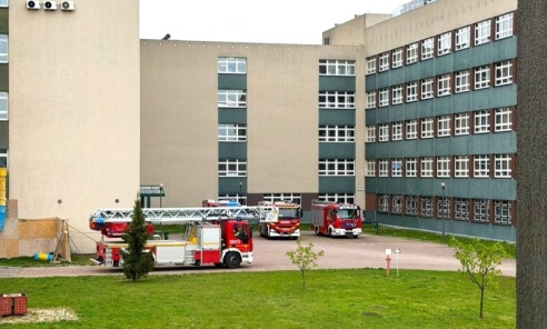 Alarm w rybnickim szpitalu. W akcji cztery zastępy straży Alarm w rybnickim szpitalu. W akcji cztery zastępy straży - Serwis informacyjny z Wodzisławia Śląskiego - naszwodzislaw.com