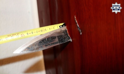 Noc grozy w Czerwionce-Leszczynach. Strzały, nóż i agresywny sąsiad Noc grozy w Czerwionce-Leszczynach. Strzały, nóż i agresywny sąsiad - Serwis informacyjny z Wodzisławia Śląskiego - naszwodzislaw.com