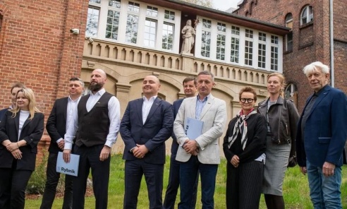 Nowe życie Juliusza. Zabytkowy szpital w Rybniku zmieni się w centrum wiedzy i przyrody Nowe życie Juliusza. Zabytkowy szpital w Rybniku zmieni się w centrum wiedzy i przyrody - Serwis informacyjny z Wodzisławia Śląskiego - naszwodzislaw.com