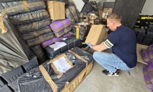 Ponad 800 tys. zł strat. Policja przejęła nielegalny tytoń i papierosy Ponad 800 tys. zł strat. Policja przejęła nielegalny tytoń i papierosy - Serwis informacyjny z Wodzisławia Śląskiego - naszwodzislaw.com