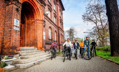 Rowerem po zdrowie psychiczne. Symboliczny przejazd przez Rybnik z okazji 140-lecia szpitala Rowerem po zdrowie psychiczne. Symboliczny przejazd przez Rybnik z okazji 140-lecia szpitala - Serwis informacyjny z Wodzisławia Śląskiego - naszwodzislaw.com