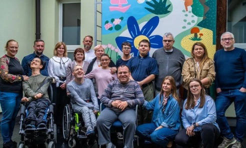 Mural pełen rybnickich symboli. Niezwykły projekt osób z niepełnosprawnościami Mural pełen rybnickich symboli. Niezwykły projekt osób z niepełnosprawnościami - Serwis informacyjny z Wodzisławia Śląskiego - naszwodzislaw.com