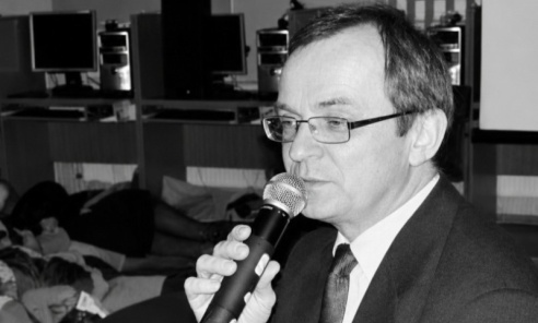 Odszedł nauczyciel, który zmieniał życie uczniów. Wspomnienie Krystiana Szczęsnego Odszedł nauczyciel, który zmieniał życie uczniów. Wspomnienie Krystiana Szczęsnego - Serwis informacyjny z Wodzisławia Śląskiego - naszwodzislaw.com