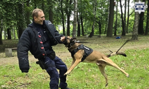 Policjanci na Dniu Dziecka w Czerwionce-Leszczynach. Nauka i zabawa w parku Furgoła Policjanci na Dniu Dziecka w Czerwionce-Leszczynach. Nauka i zabawa w parku Furgoła - Serwis informacyjny z Wodzisławia Śląskiego - naszwodzislaw.com