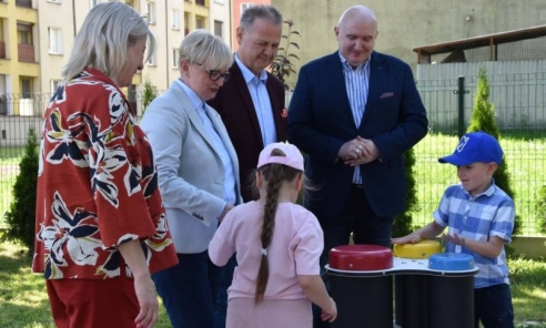 Piknik z Poezją i nowe miejsce dla dzieci. Otwarto ogródek sensoryczny w Czerwionce-Leszczynach Piknik z Poezją i nowe miejsce dla dzieci. Otwarto ogródek sensoryczny w Czerwionce-Leszczynach - Serwis informacyjny z Wodzisławia Śląskiego - naszwodzislaw.com