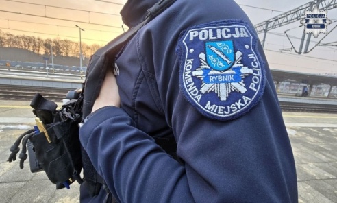 Awantura w pociągu Silesia. Interwencja policji i SOK w Rybniku Awantura w pociągu Silesia. Interwencja policji i SOK w Rybniku - Serwis informacyjny z Wodzisławia Śląskiego - naszwodzislaw.com