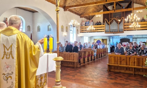 Seniorzy z Raszczyc świętowali jubileusz Ogólnopolskiego Dnia Chorych. Za nimi 20 lat wyjątkowej inicjatywy Seniorzy z Raszczyc świętowali jubileusz Ogólnopolskiego Dnia Chorych. Za nimi 20 lat wyjątkowej inicjatywy - Serwis informacyjny z Wodzisławia Śląskiego - naszwodzislaw.com