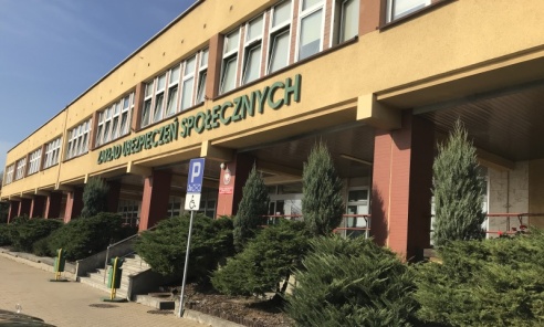 Ponad 300 tysięcy osób pobiera rentę socjalną. ZUS przypomina o zasadach Ponad 300 tysięcy osób pobiera rentę socjalną. ZUS przypomina o zasadach - Serwis informacyjny z Wodzisławia Śląskiego - naszwodzislaw.com