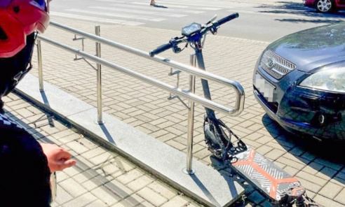 Nieletni kierujący jednośladami, w szczególności hulajnogami elektrycznymi pod okiem policjantów Nieletni kierujący jednośladami, w szczególności hulajnogami elektrycznymi pod okiem policjantów - Serwis informacyjny z Wodzisławia Śląskiego - naszwodzislaw.com