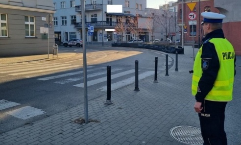 Pierwszeństwo nie chroni przed wypadkiem. Policja apeluje do kierowców i pieszych Pierwszeństwo nie chroni przed wypadkiem. Policja apeluje do kierowców i pieszych - Serwis informacyjny z Wodzisławia Śląskiego - naszwodzislaw.com