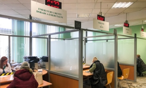 Nowe limity od września. Wcześniejsi emeryci i renciści muszą uważać na zarobki Nowe limity od września. Wcześniejsi emeryci i renciści muszą uważać na zarobki - Serwis informacyjny z Wodzisławia Śląskiego - naszwodzislaw.com