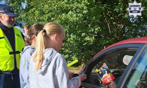 Policjanci sprawdzali trzeźwość kierowców. Młodzież miała dla nich ważny komunikat Policjanci sprawdzali trzeźwość kierowców. Młodzież miała dla nich ważny komunikat - Serwis informacyjny z Wodzisławia Śląskiego - naszwodzislaw.com