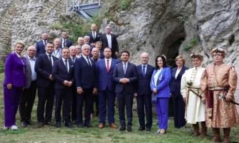 Śląscy starostowie spotkali się w powiecie częstochowskim. Rozmawiali o finansach, szpitalach i drogach Śląscy starostowie spotkali się w powiecie częstochowskim. Rozmawiali o finansach, szpitalach i drogach - Serwis informacyjny z Wodzisławia Śląskiego - naszwodzislaw.com