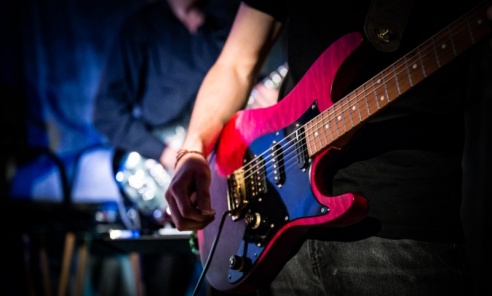 Rock w starym zamku. Wielkie hity lat 80. na żywo i akustycznie przy świecach Rock w starym zamku. Wielkie hity lat 80. na żywo i akustycznie przy świecach - Serwis informacyjny z Wodzisławia Śląskiego - naszwodzislaw.com