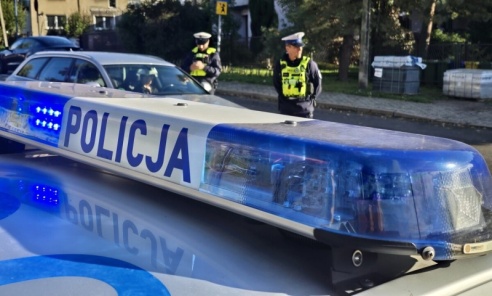 Policja patroluje okolice szkół na Śląsku. Funkcjonariusze apelują o spokój i ostrożność Policja patroluje okolice szkół na Śląsku. Funkcjonariusze apelują o spokój i ostrożność - Serwis informacyjny z Wodzisławia Śląskiego - naszwodzislaw.com