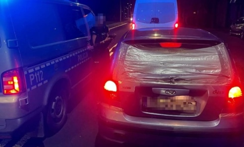 Rybniczanin próbował wręczyć policjantom 150 złotych. Miał dwa aktywne zakazy prowadzenia pojazdów Rybniczanin próbował wręczyć policjantom 150 złotych. Miał dwa aktywne zakazy prowadzenia pojazdów - Serwis informacyjny z Wodzisławia Śląskiego - naszwodzislaw.com