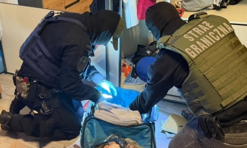 Broń, narkotyki i fabryka metamfetaminy. Rozbito część zorganizowanej grupy przestępczej Broń, narkotyki i fabryka metamfetaminy. Rozbito część zorganizowanej grupy przestępczej - Serwis informacyjny z Wodzisławia Śląskiego - naszwodzislaw.com