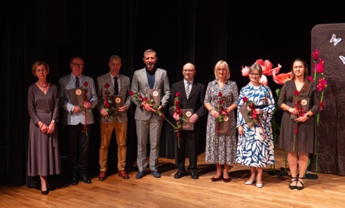Dzień Edukacji Narodowej w ZSB. Uczniowie wybrali swoich Belfrów Dzień Edukacji Narodowej w ZSB. Uczniowie wybrali swoich Belfrów - Serwis informacyjny z Wodzisławia Śląskiego - naszwodzislaw.com