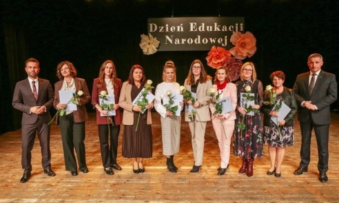 Rybnik nagrodził nauczycieli. Sześcioro pedagogów otrzymało Medal Mikołaja Rybnik nagrodził nauczycieli. Sześcioro pedagogów otrzymało Medal Mikołaja - Serwis informacyjny z Wodzisławia Śląskiego - naszwodzislaw.com