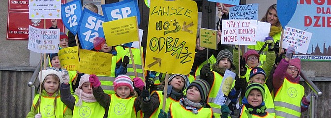 Odblaskowy Happening Szkolnego Klubu Bezpieczeństwa Pancernik - Serwis informacyjny z Wodzisławia Śląskiego - naszwodzislaw.com