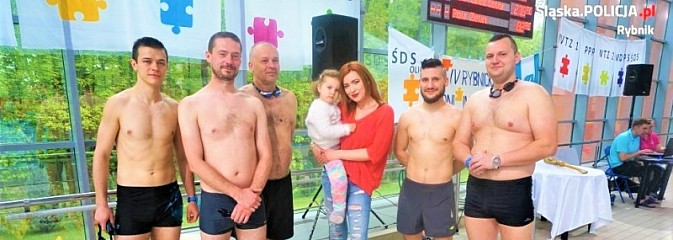 Policjanci z Rybnika popłynęli w maratonie charytatywnym dla chorej Alisi - Serwis informacyjny z Wodzisławia Śląskiego - naszwodzislaw.com
