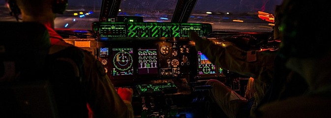 Lyski. Oślepiano laserem pilota linii Ryanair - Serwis informacyjny z Wodzisławia Śląskiego - naszwodzislaw.com